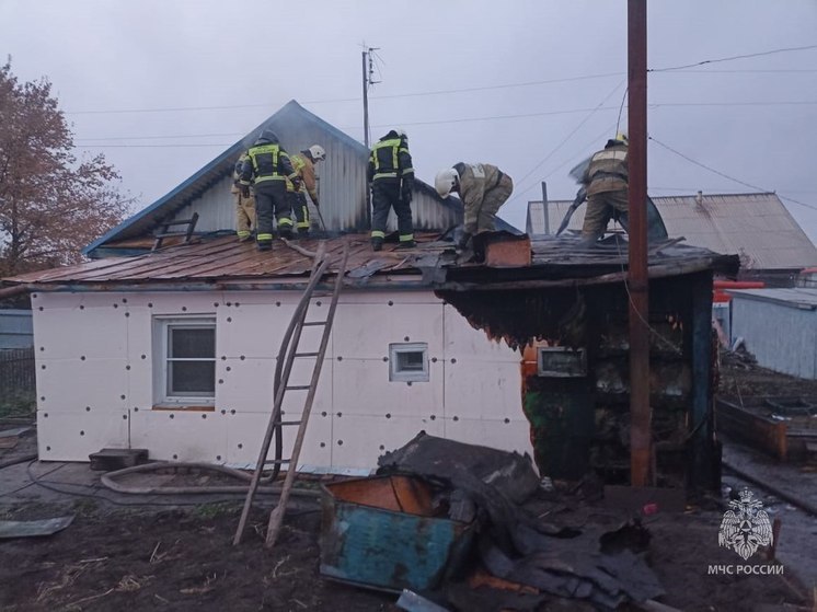 Пожар едва не уничтожил частный дом в Рубцовске