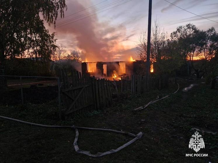 В Остроухове Захаровского района сгорел жилой дом