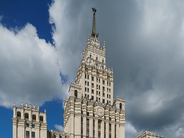 Пожар в сталинской высотке на Красных воротах локализовали