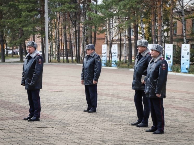 Транспортные полицейские в Хабаровске перешли на зимнюю форму одежды