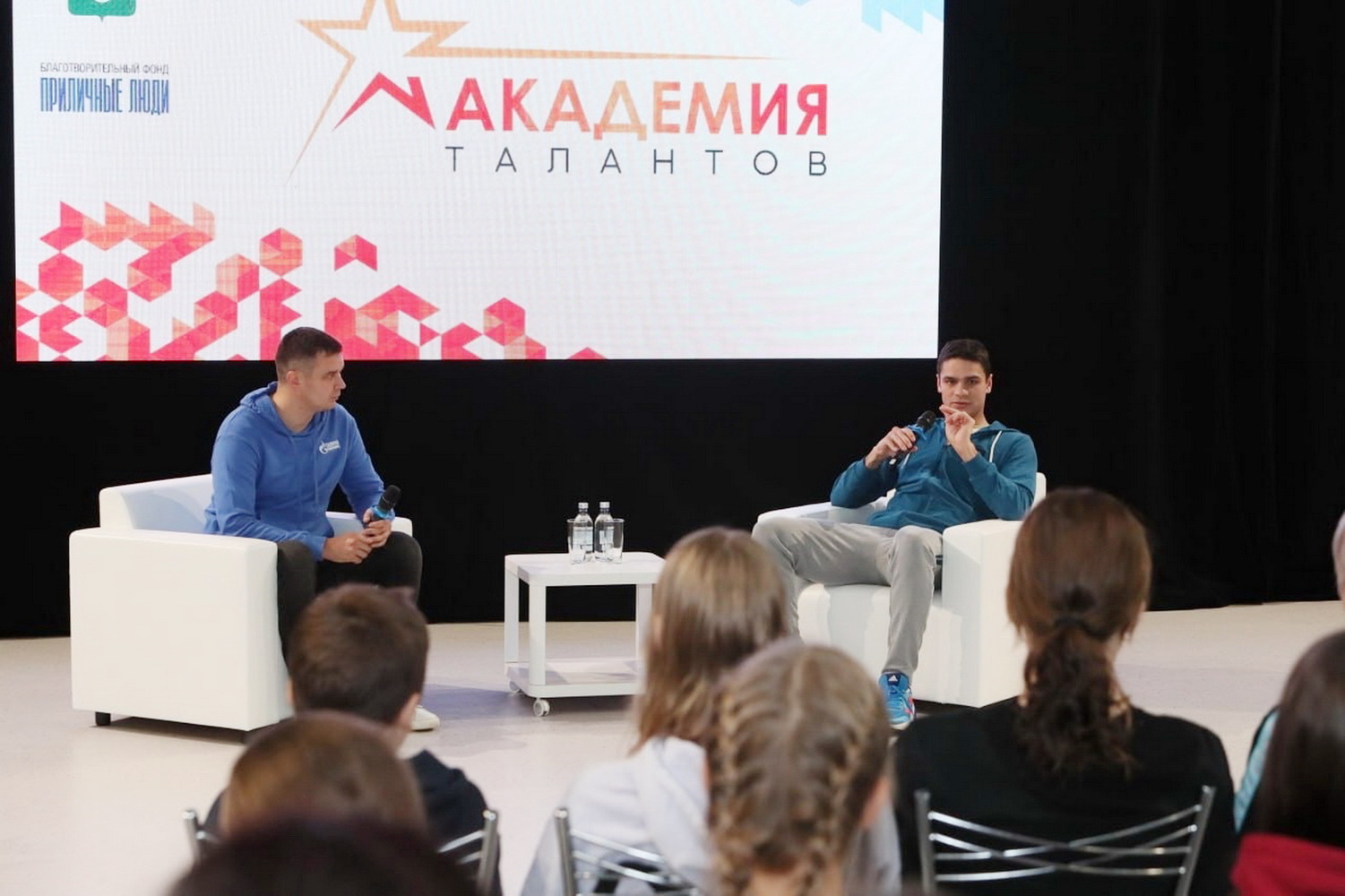 Чемпион мира по плаванию Евгений Рылов провел мастер-класс и встречу в Надыме: яркие кадры 