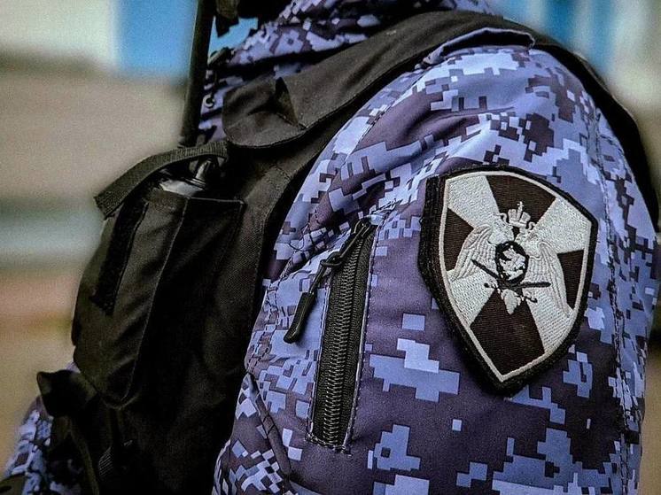 Молодая пара попыталась вывезти из магазина кофе в детской коляске