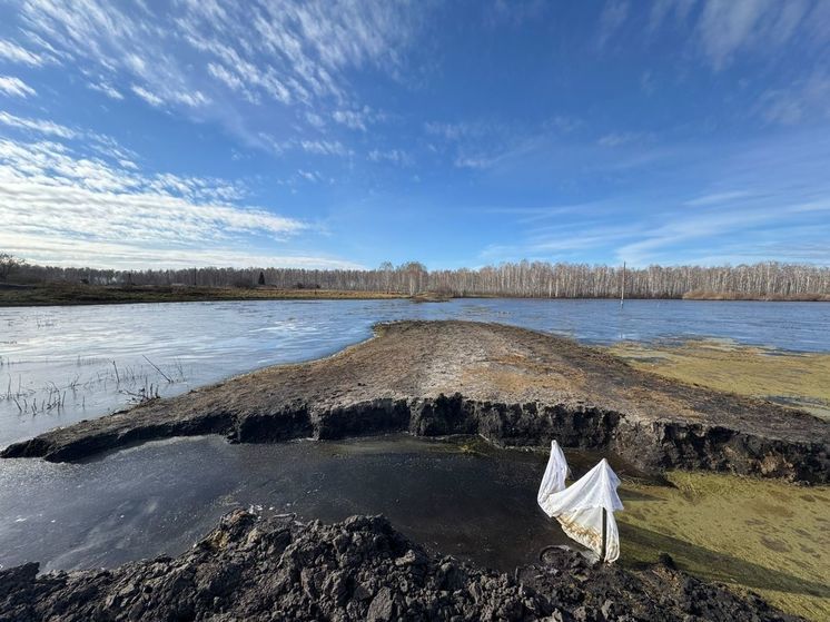 В Новосибирской области размыло дорогу между Новоложниково и Бакейкой