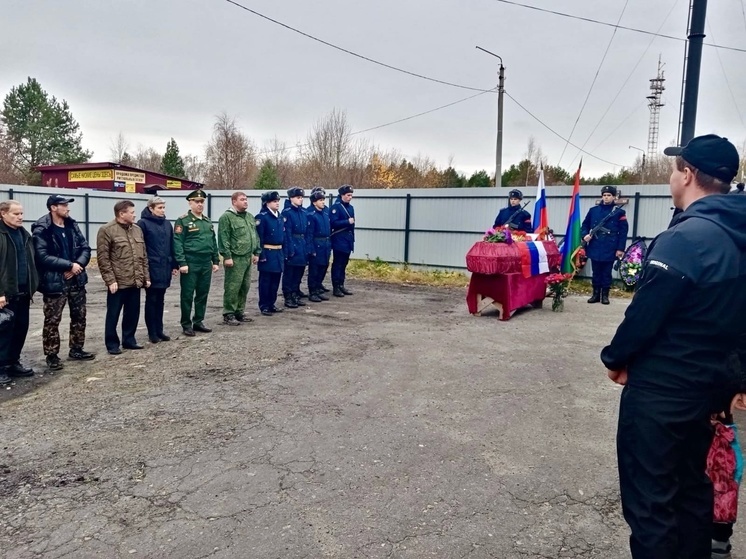 Жители Беломорского округа простились с погибшим на СВО земляком