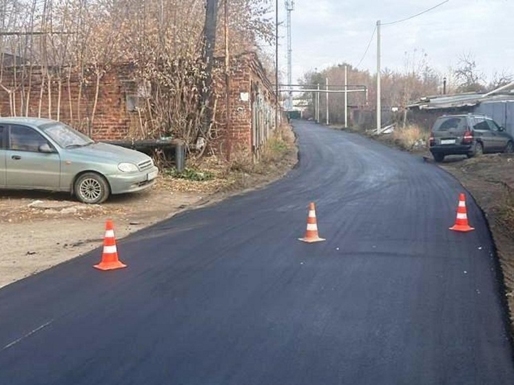 В Омске до конца дня заасфальтируют дорогу на 4-ой Дачной