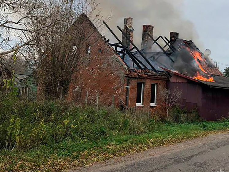 Под Багратионовском сгорел дом на две семьи