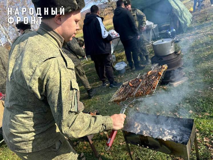 Сахалинские военные сразились в кулинарном батле в День отца