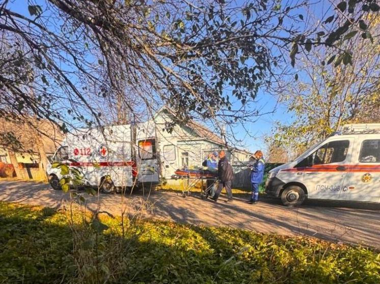 Спасатели помогли врачам попасть в дом пенсионерки
