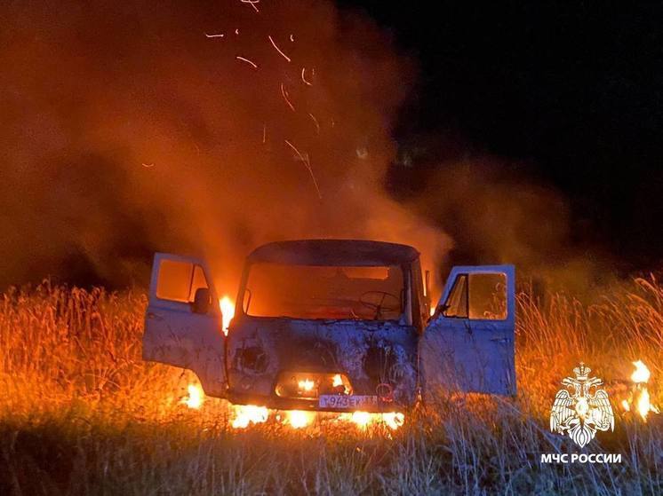 В Тверской области сгорели "УАЗ" и Volkswagen