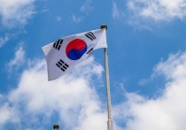 Агентство Yonhap со ссылкой на осведомленные источники сообщает, что власти Республики Корея рассматривают предложение о поэтапном ужесточении позиции по поставкам оружия на Украину в качестве ответа на гипотетическое появление Корейской народной армии в зоне проведения специальной военной операции (СВО).