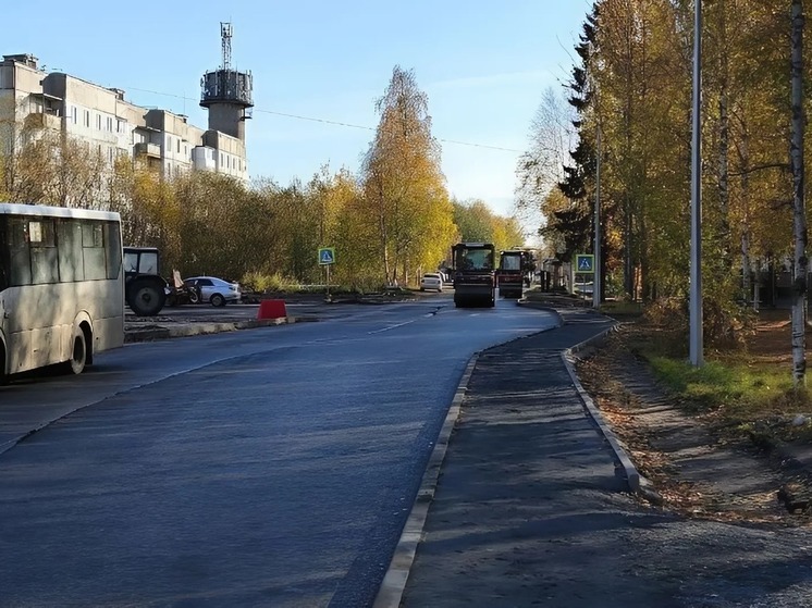 В поселке Катунино завершаются дорожные работы