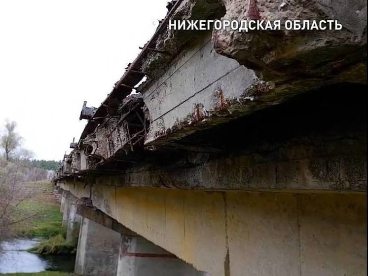 Единственный мост у нижегородского села Саконы может рухнуть в реку