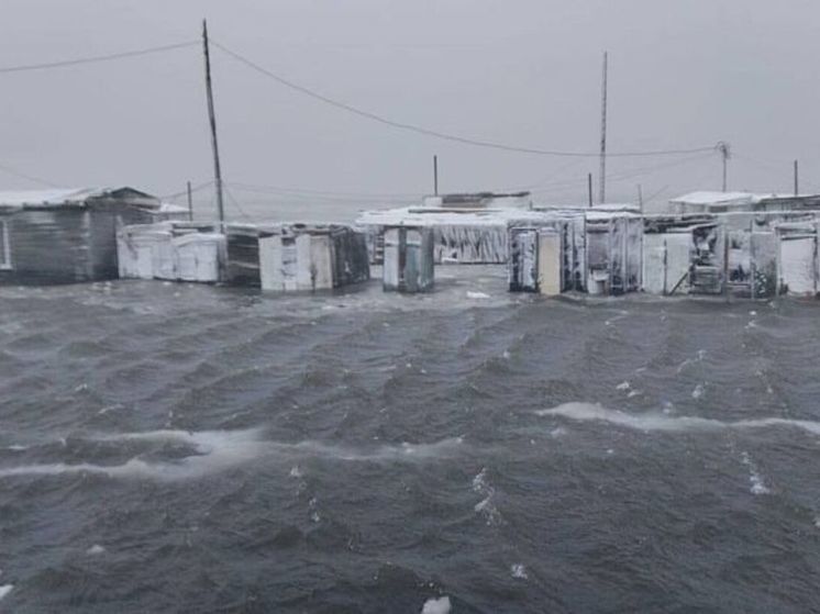 Энергоснабжение восстановили в подтопленном штормом селе Рыткучи