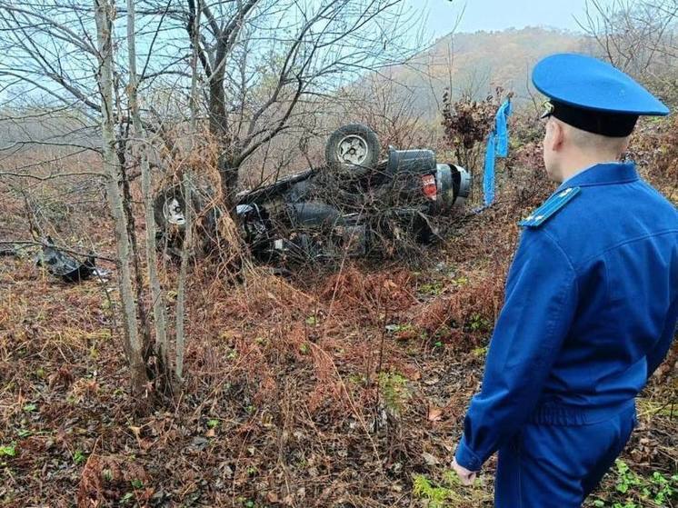 Два человека погибли в ДТП на мокрой трассе в Приморском крае