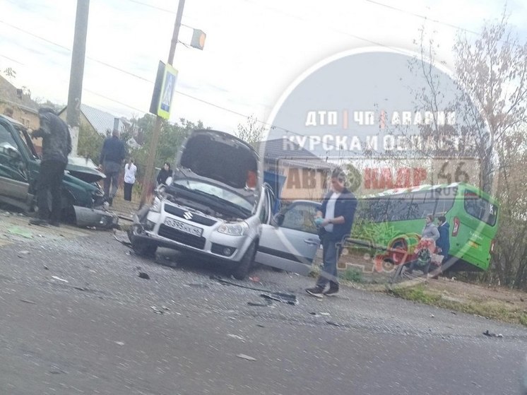 В Курске с дороги вылетел автобус