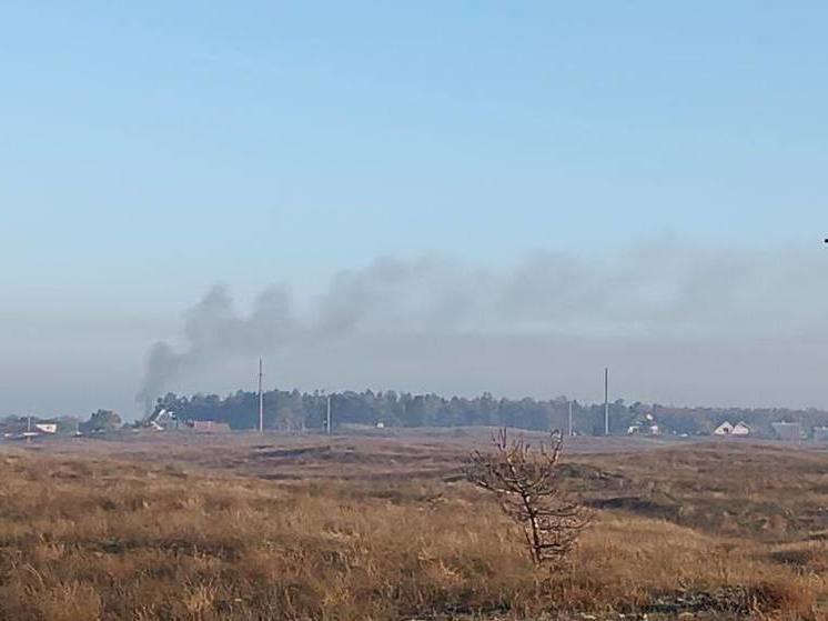 В Новой Каховке горит жилой дом