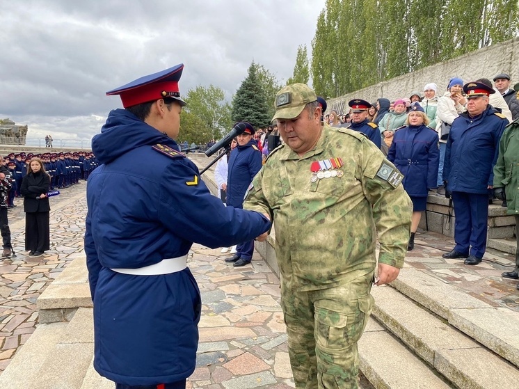 На Мамаевом кургане кадет из Калмыкии получил орден отца