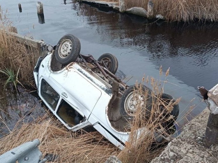 В Новосибирской области водитель автомобиля скончался при съезде с дороги