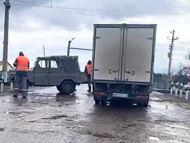 Тепловоз столкнулся с автомобилем в Красноярском крае