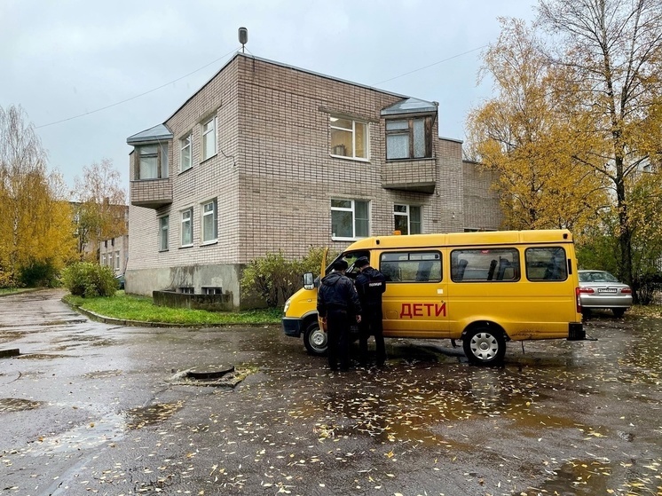 Госавтоинспекция Новгородской области проверила безопасность школьных автобусов