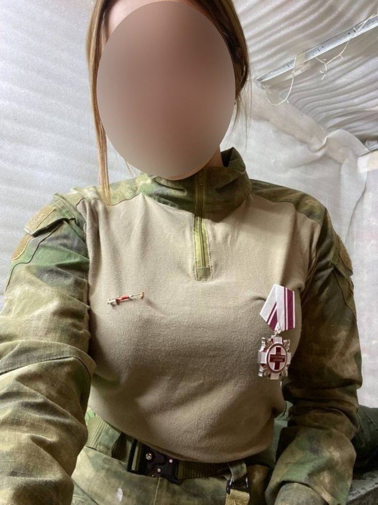 Военного медика из Керчи наградили памятным знаком «За спасение жизни»
