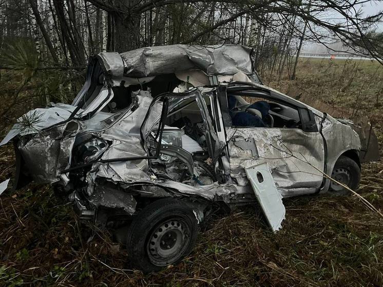 В  Томской области два автомобиля Toyota Vitz столкнулись с автобусом ПАЗ