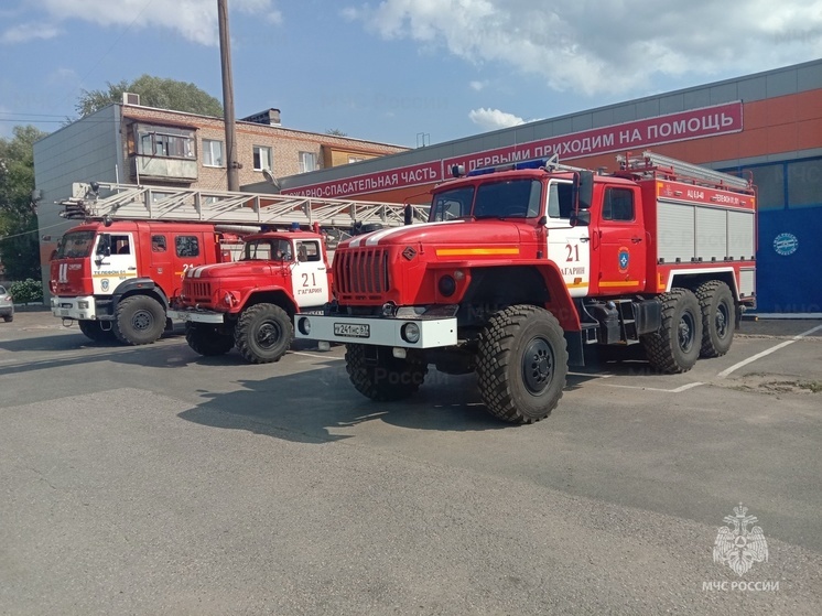 В Гагаринском районе пожар уничтожил хозяйственные постройки