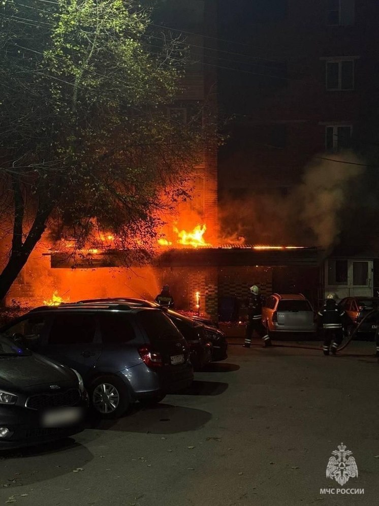 25 человек эвакуировали из горящего здания в Туле