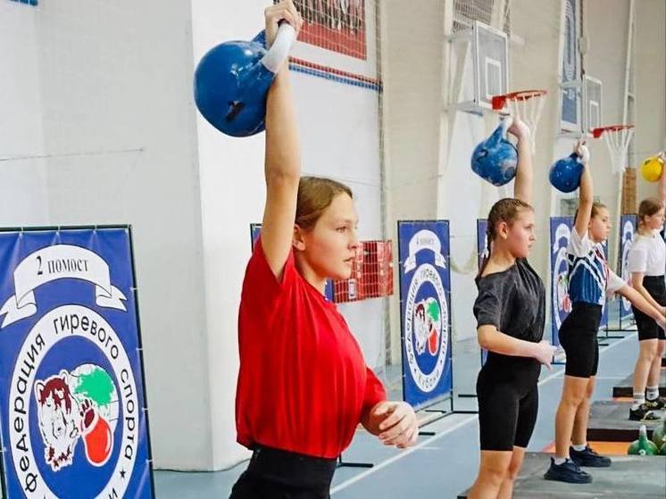 Спортсмены из Красноармейского и Ленинградского районов выиграли первенство Кубани по гиревому спорту