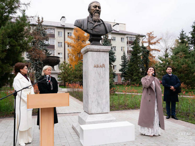 В Казани открыли памятник классику казахской поэзии Абаю Кунанбаеву