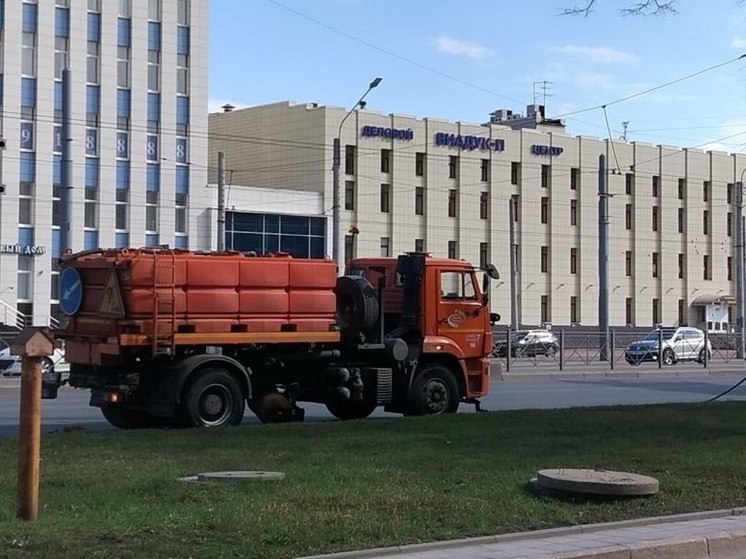 Более 60 единиц техники вышли на уборку улиц Мурманска