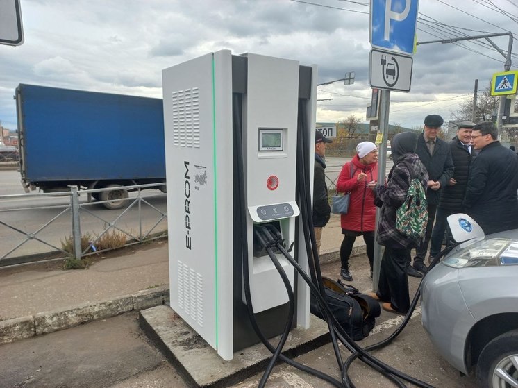 В Пензенской области предпринимаются активные шаги в развитии электротранспорта. 24 октября состоялся символический запуск 10 «быстрых» зарядных станций для электромобилей, которые появились на территории региона в 2024 году.