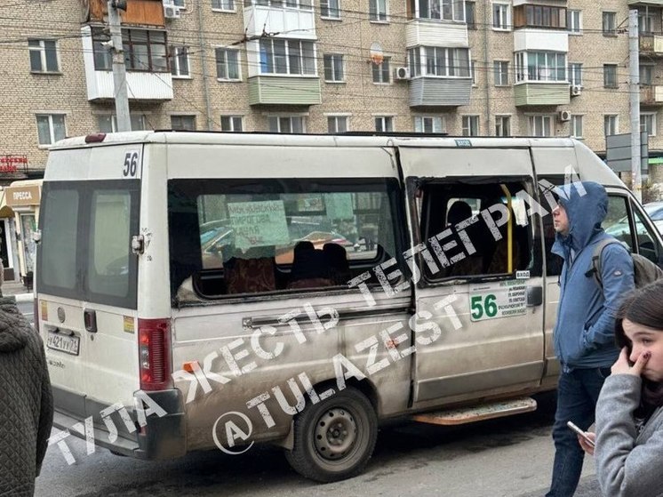 Выбило все стёкла: автобус и маршрутка столкнулись в Туле