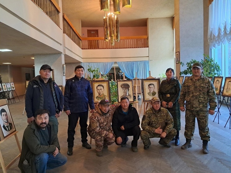 В муниципальном округе Свердловск Луганской Народной Республики в рамках годовщины открытия волонтерского пункта открылась выставка репродукций портретов 100 воинов, погибших в ходе специальной военной операции