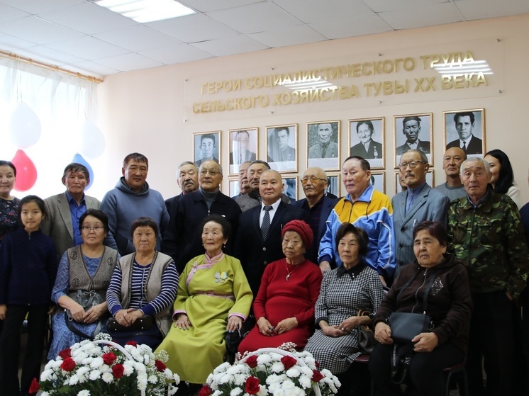 В Минсельхозе Тувы открылся  стенд героев социалистического труда