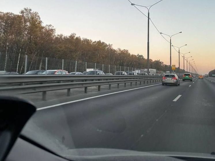 Огромный затор образовался на Симферопольском шоссе из-за ДТП