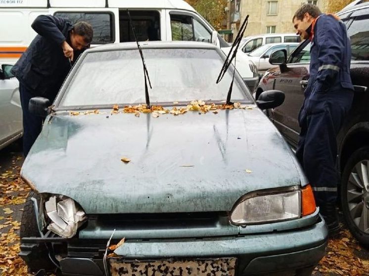 Ребенок заблокировался в салоне старой машины в Ступинском округе