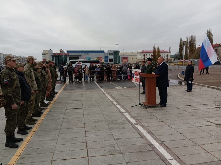 В зону СВО из Уфы проводили мобилизованных военнослужащих