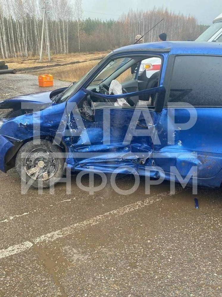 В Татарстане на трассе при столкновении двух легковушек погиб человек