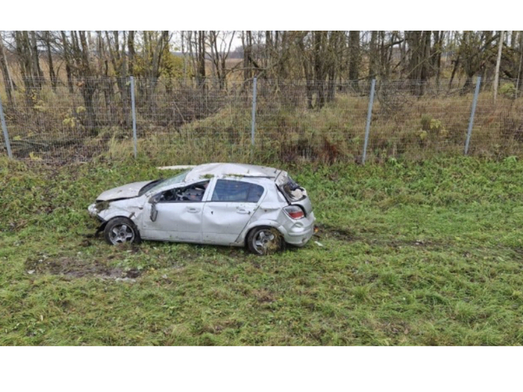 В Вяземском районе произошел съезд в кювет легкового автомобиля  "Opel Astra "