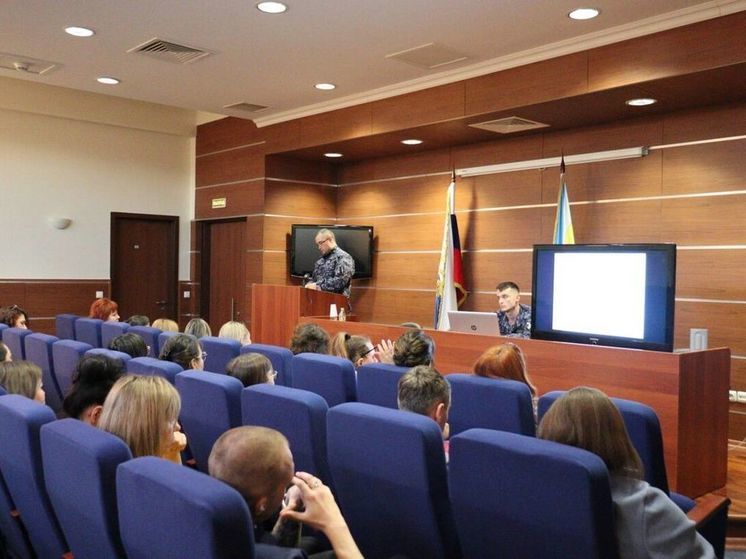 Чукотские росгвардейцы провели лекцию по антитеррору для Управления Федерального казначейства по Чукотскому автономному округу