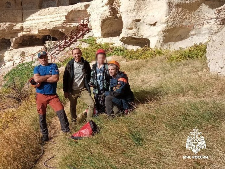 В горах Бахчисарайского района спасли заблудившихся мужчину и ребенка