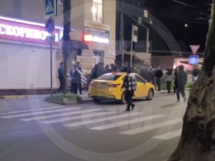 В Сочи 23 парня подрались из-за девушки. Видео