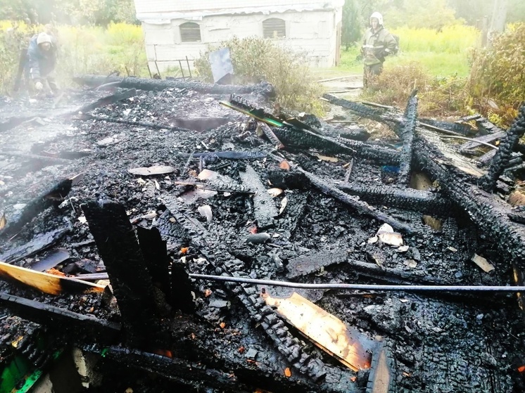 В Смоленском районе сгорела дача