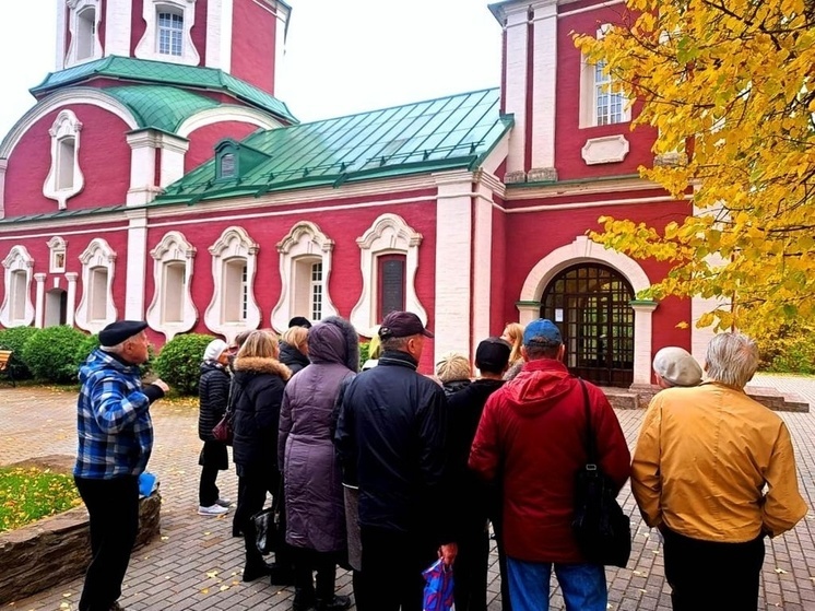 Благодаря депутату Воронежской горДумы члены общества инвалидов посетили старинный усадебный комплекс