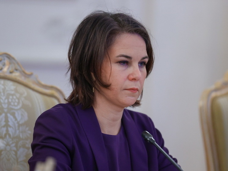 МИД Германии опровергает информацию о том, что Бербока не встречали в аэропорту Китая