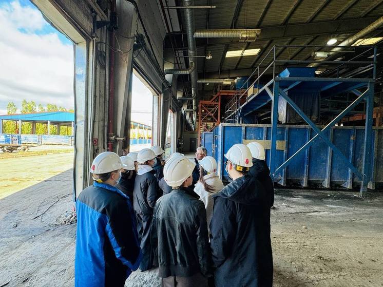 Регоператор показал школьникам Советского района работу энгельсского мусоросортировочного комплекса