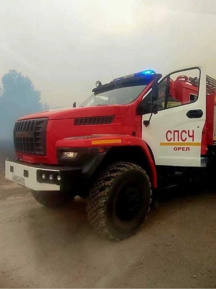 В Орловской области ночью вспыхнули тюки сена
