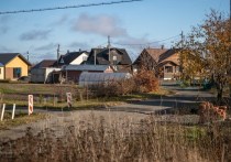 Скачать фильм в хорошем качестве за пару секунд — уже давно не предел мечтаний для жителя большого города. Теперь «ускоряют» и маленькие населенные пункты. Для этого «Ростелеком» проводит поэтапное обновление инфраструктуры. Как именно удается увеличить скорость в разы, рассказали и показали на примере поселка Шуя в Прионежском районе.