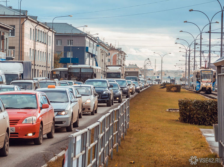 Пробки сковали движение на дорогах в Кемерове